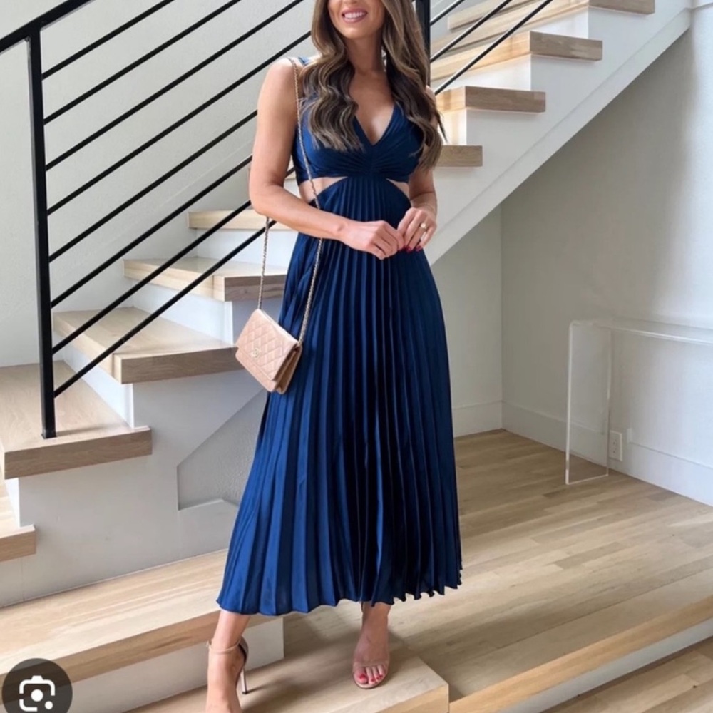 Abercrombie Fitch Satin Giselle Pleated Cutout Maxi Dress navy blue Small